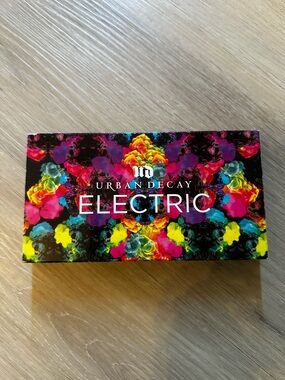 Urban Decay Electric Eyeshadow Palette - Neon Pink Yellow Blue Green